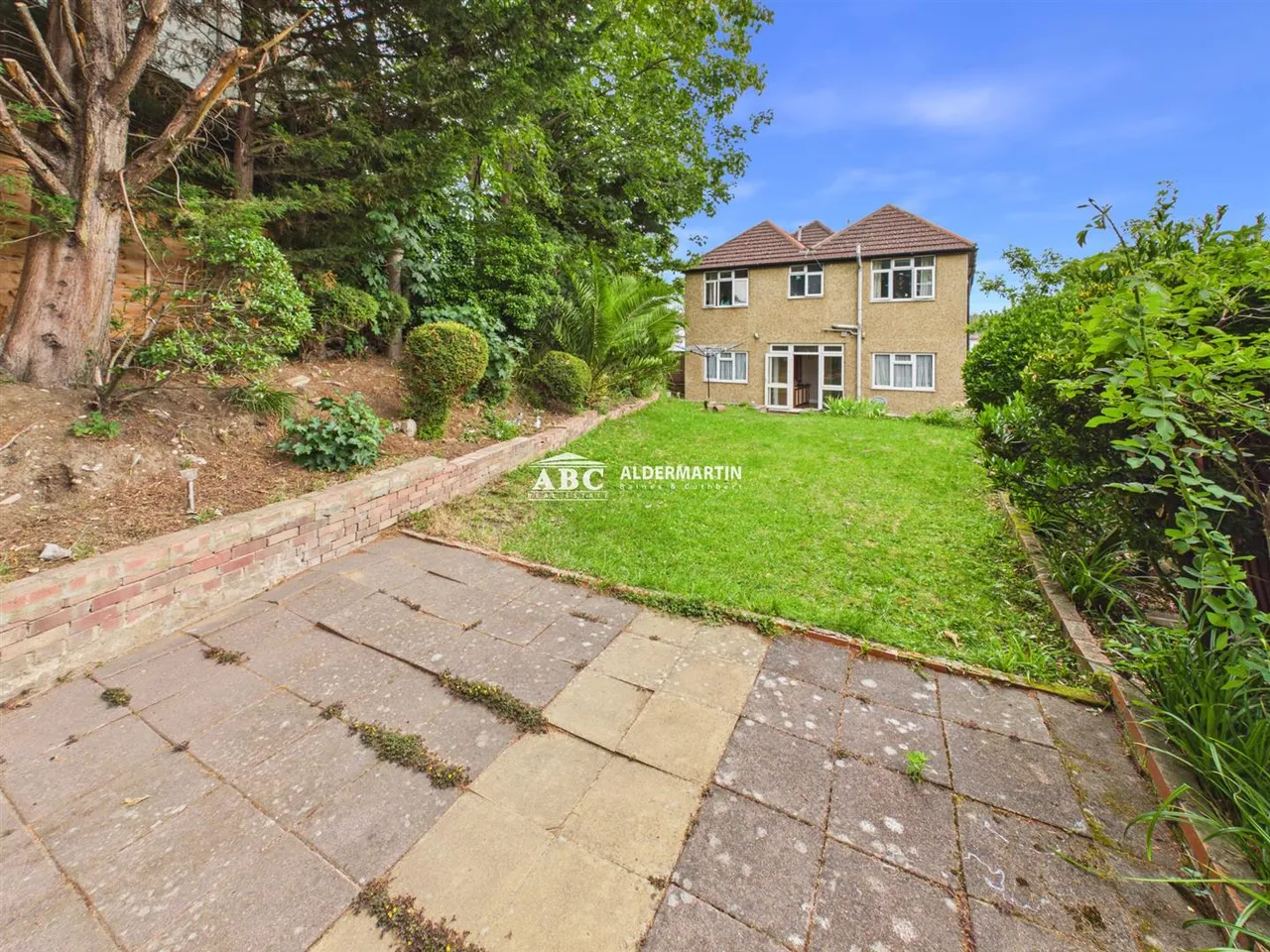 Ridge Close, London, photo 27