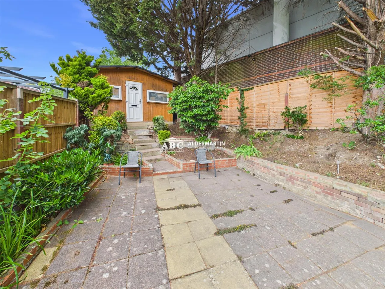 Ridge Close, London, photo 28