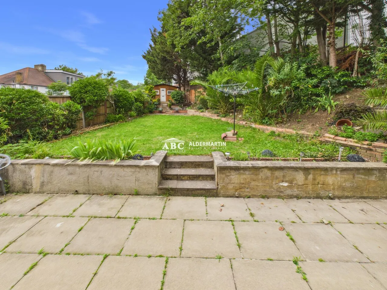 Ridge Close, London, photo 26