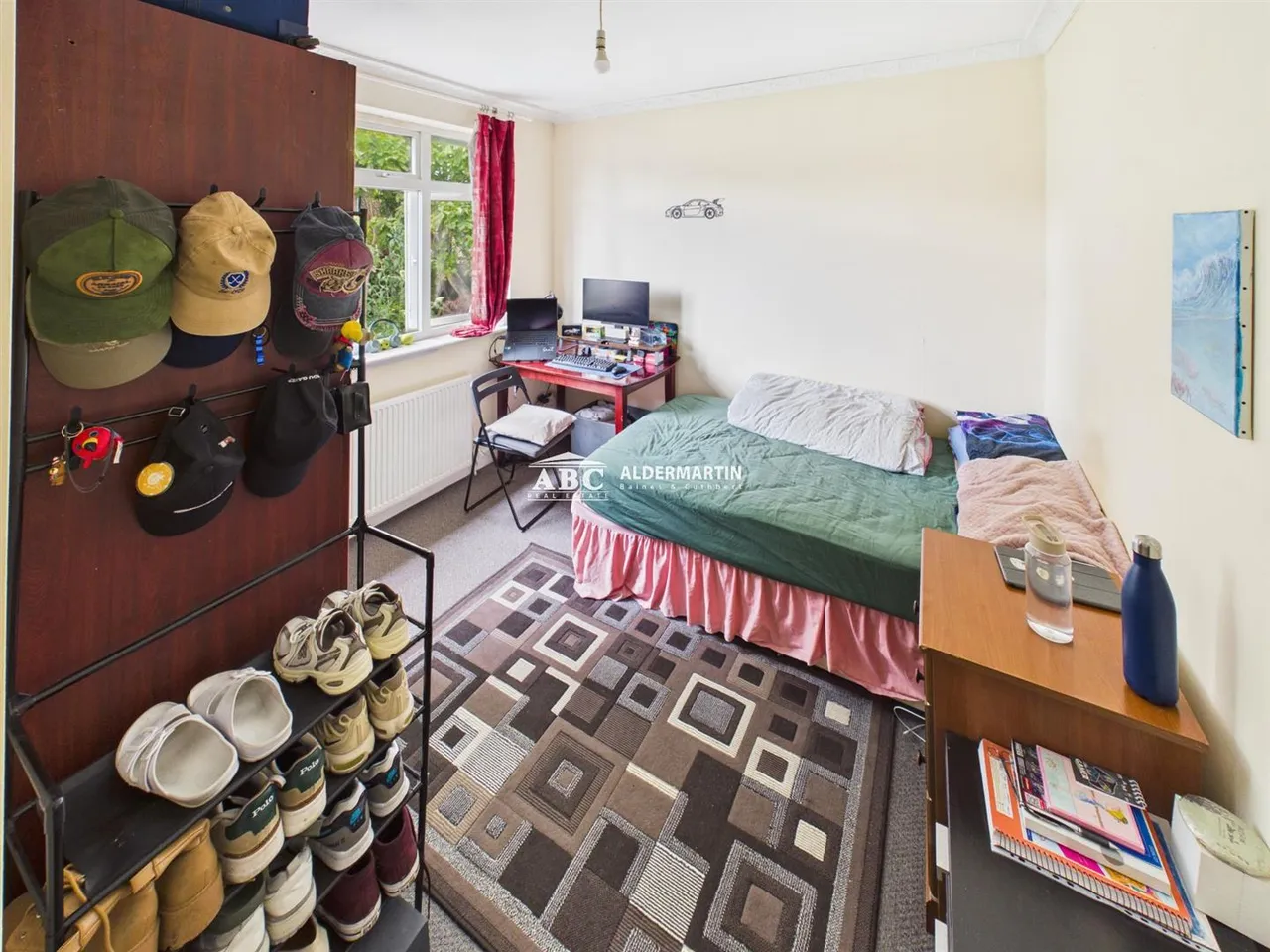 Ridge Close, London, photo 18