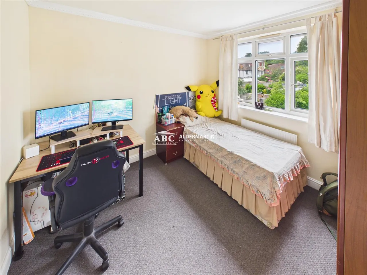 Ridge Close, London, photo 21
