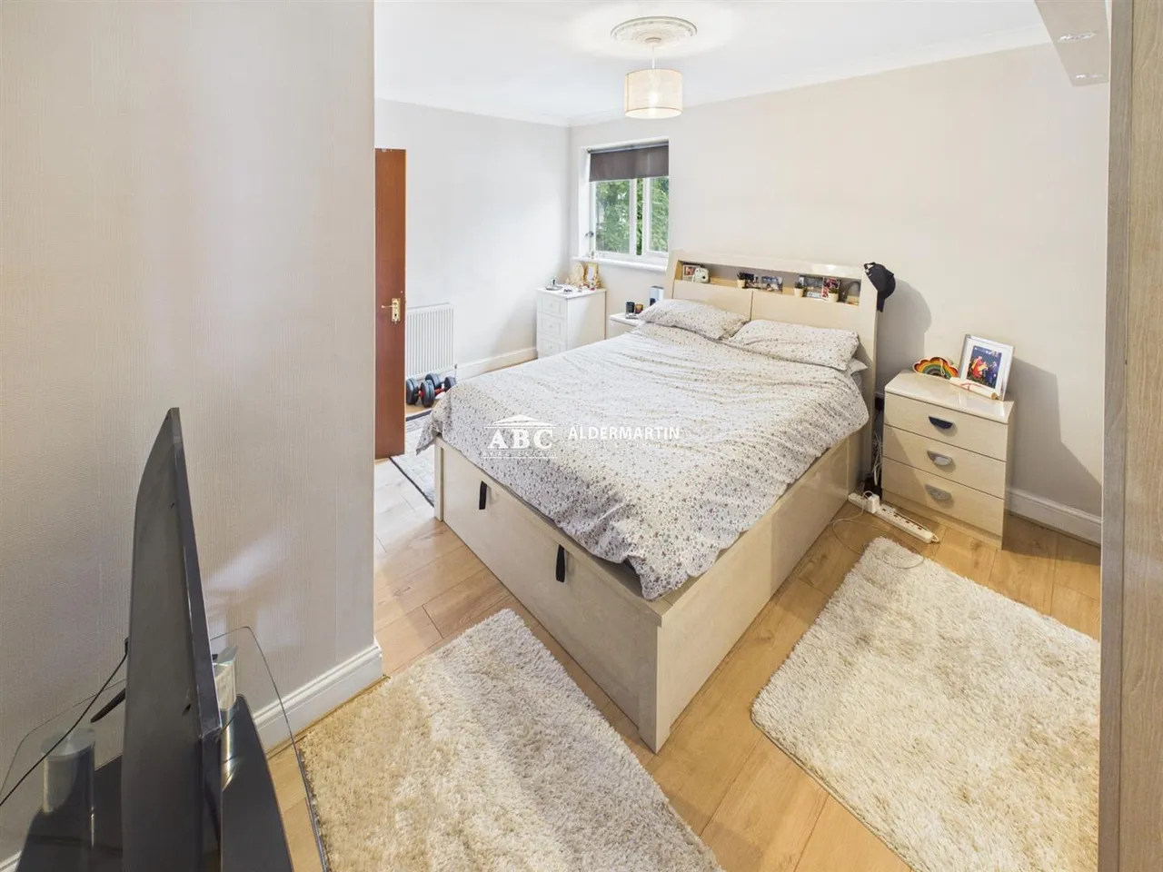 Ridge Close, London, photo 16