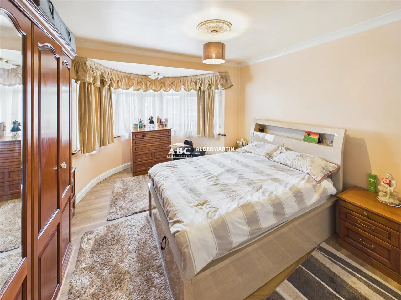 Ridge Close, London, photo 14