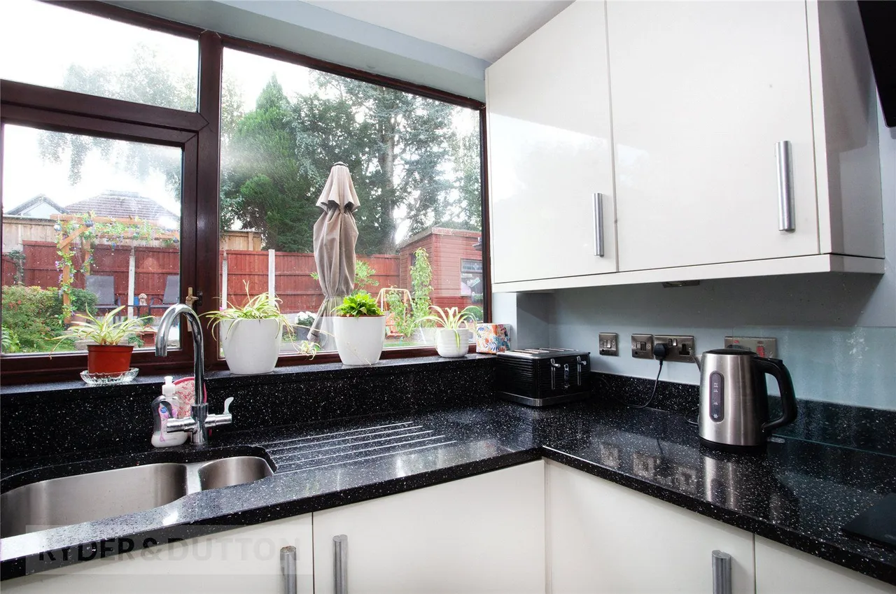 Meadow Road, Woodside, M24, photo 10