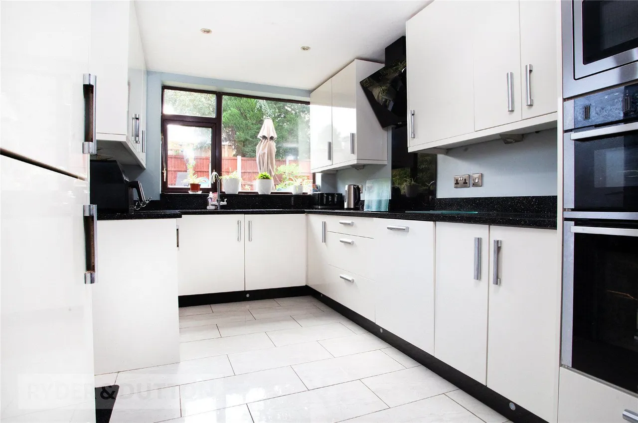Meadow Road, Woodside, M24, photo 8