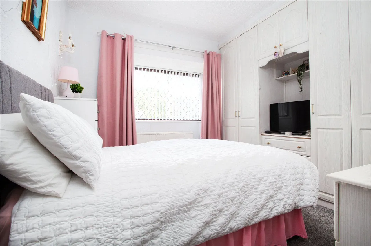 Meadow Road, Woodside, M24, photo 19
