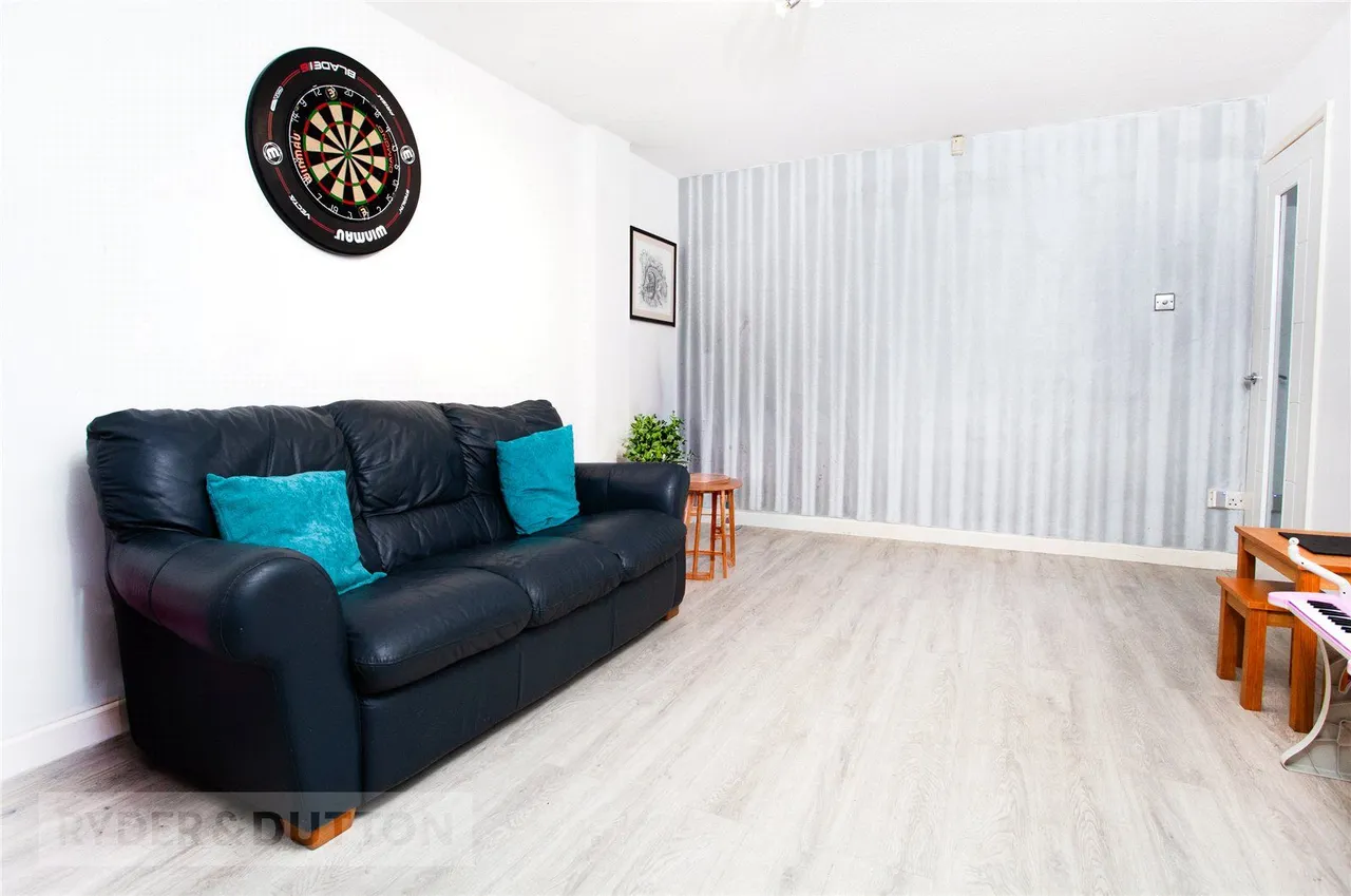 Meadow Road, Woodside, M24, photo 13