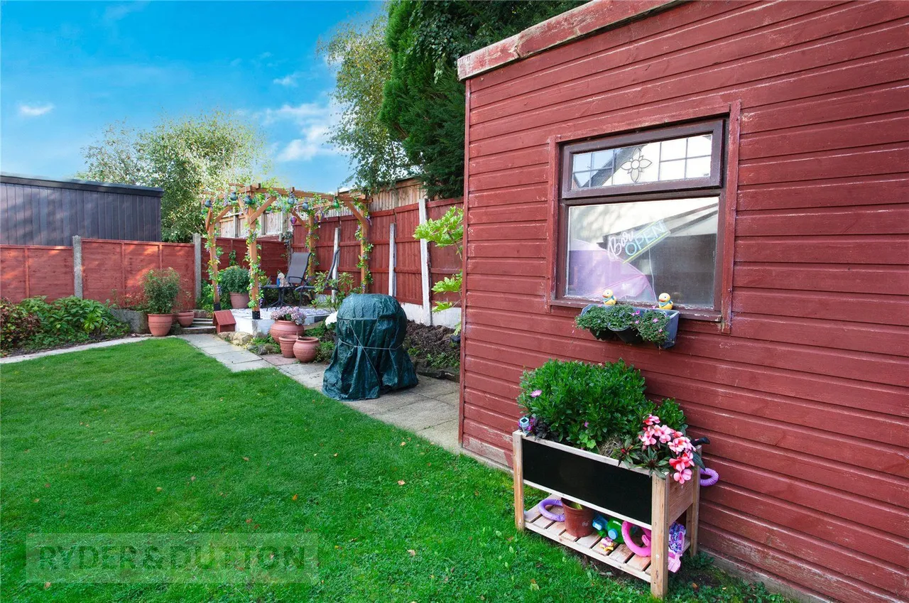 Meadow Road, Woodside, M24, photo 18
