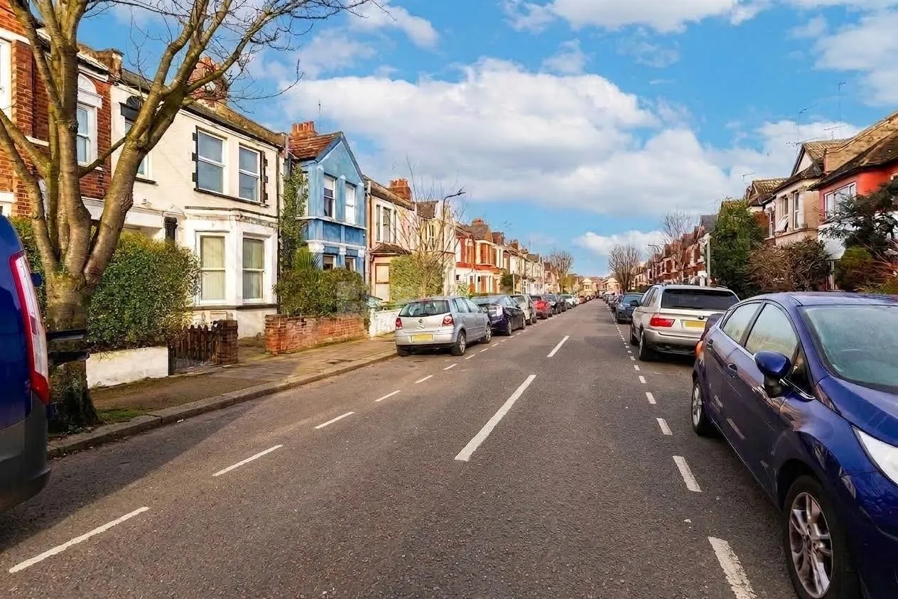 4 bed property to rent, Riffel Road, London, NW2