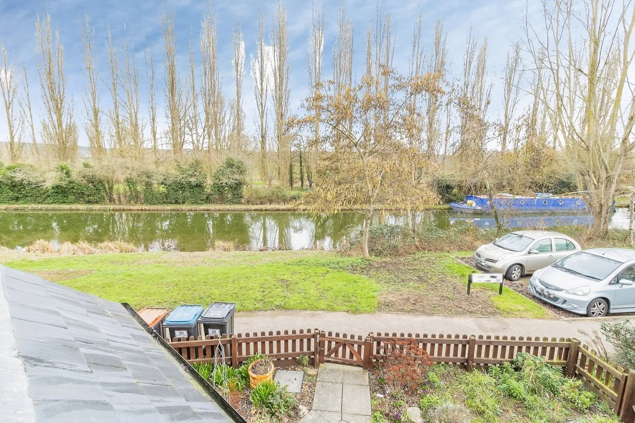 Rays Close, Bletchley, Milton Keynes, Buckinghamshire, MK2, photo 17