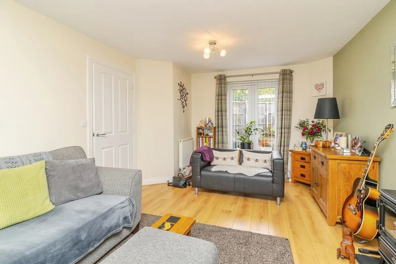Rays Close, Bletchley, Milton Keynes, Buckinghamshire, MK2, photo 3