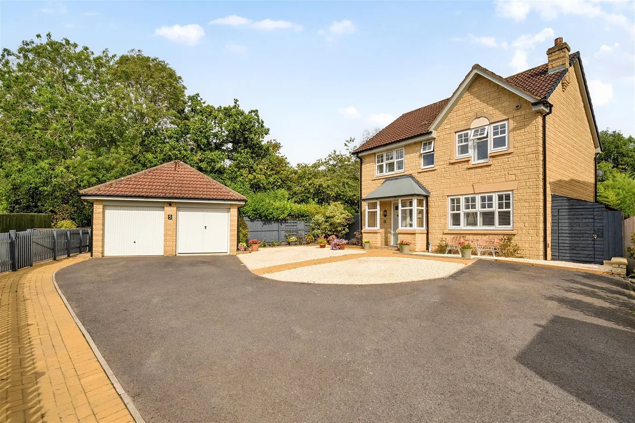 4 bed house for sale, Woodpecker Mews, Chippenham, SN14