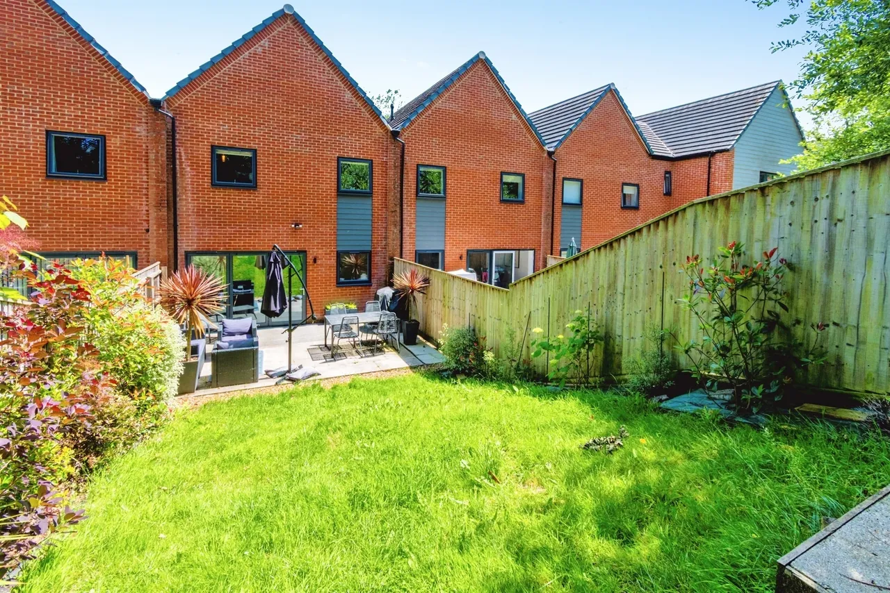 Sundays Hill Close, Hedge End, SO30, photo 17