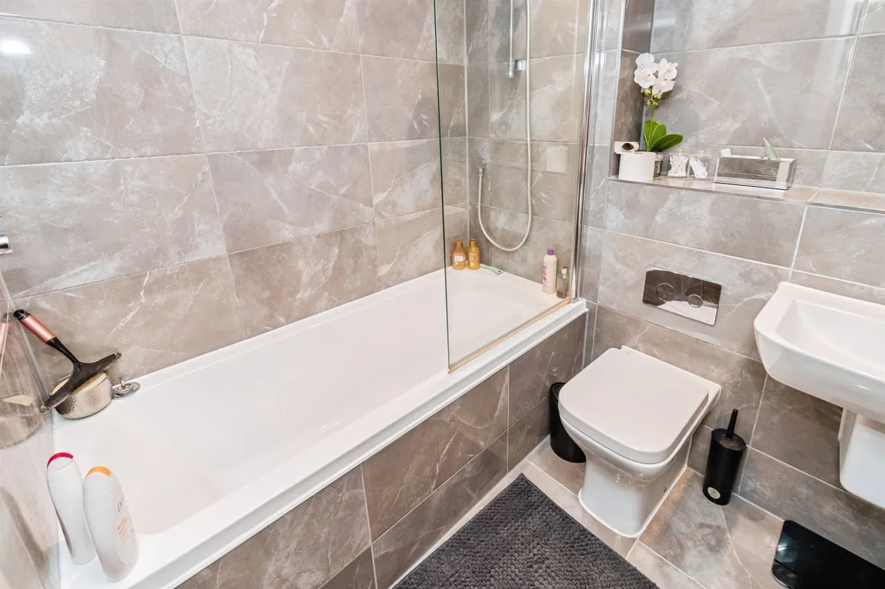 Sundays Hill Close, Hedge End, SO30, photo 13