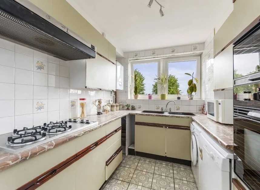 Ballards Lane, Finchley, N3, photo 3
