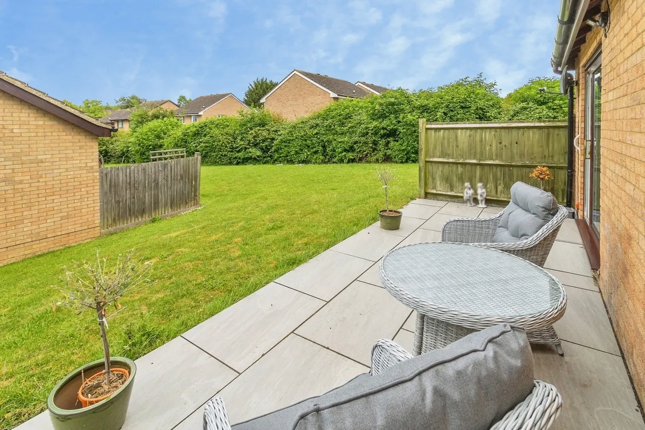 Bryony Place, Conniburrow, Milton Keynes, Buckinghamshire, MK14, photo 4