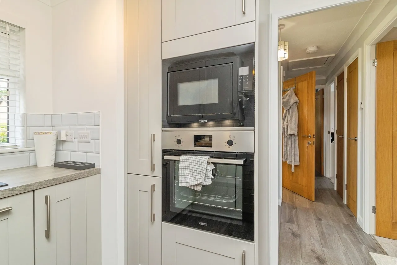 Bryony Place, Conniburrow, Milton Keynes, Buckinghamshire, MK14, photo 11