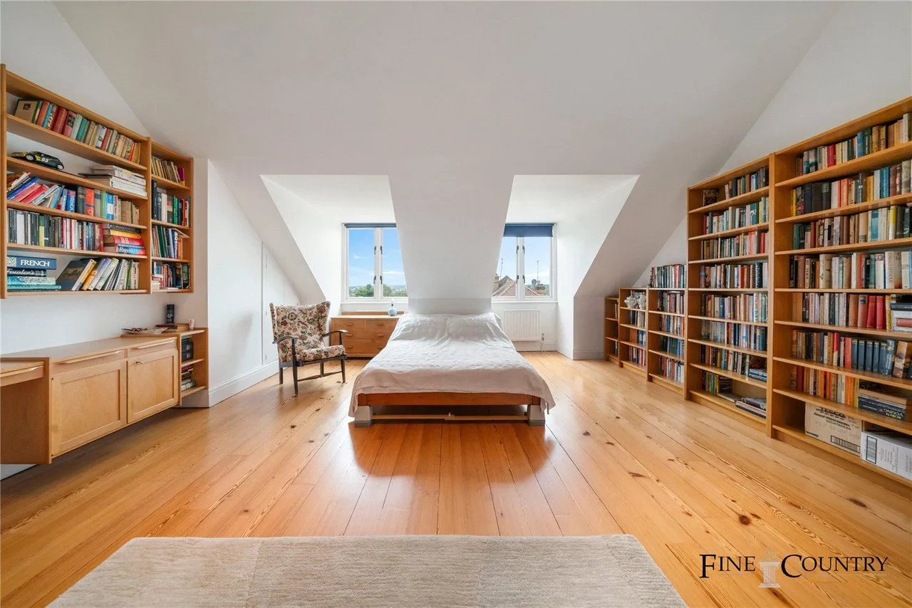 Minster Road, London, photo 15