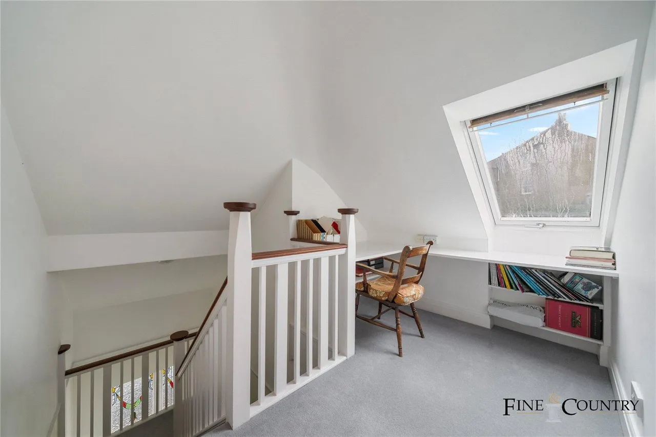 Minster Road, London, photo 14