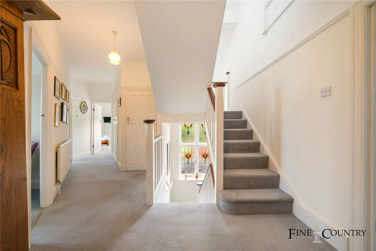 Minster Road, London, photo 9