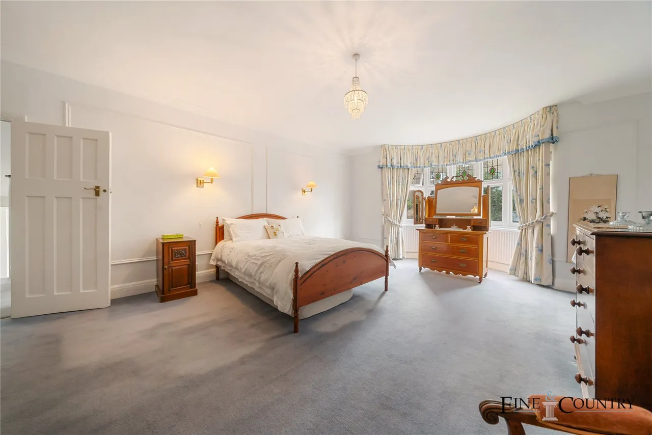 Minster Road, London, photo 10