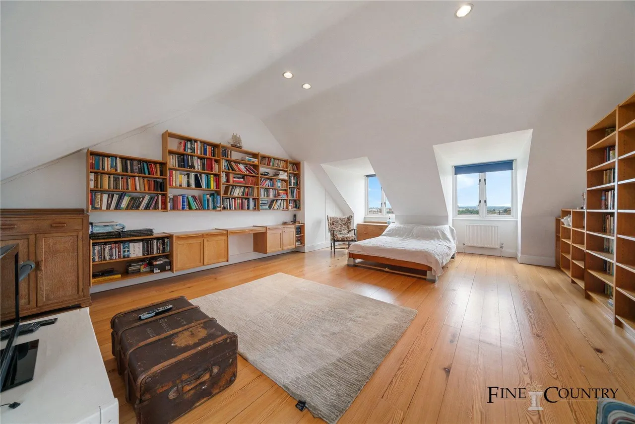 Minster Road, London, photo 16