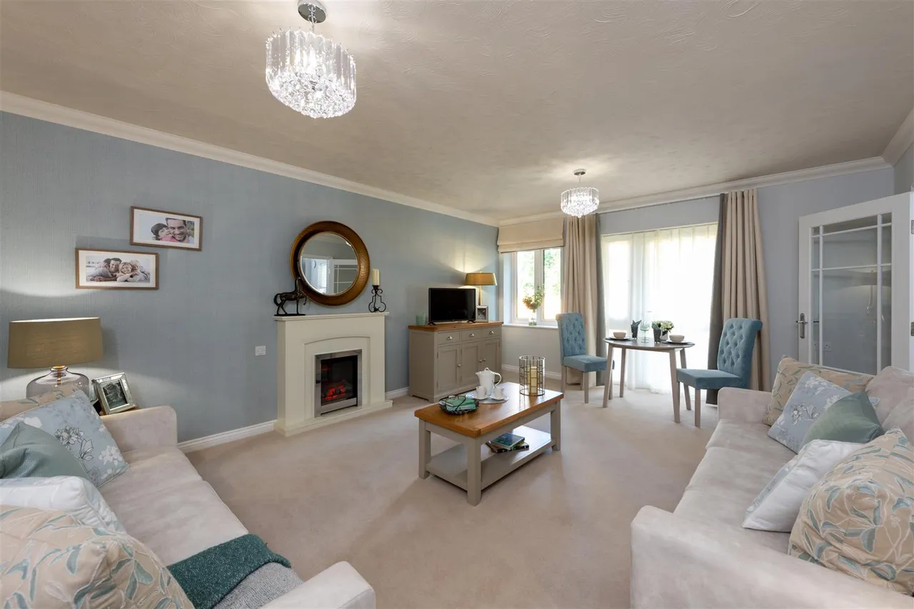 2 bed flat to rent, Thorpe Road, Staines-Upon-Thames, TW18