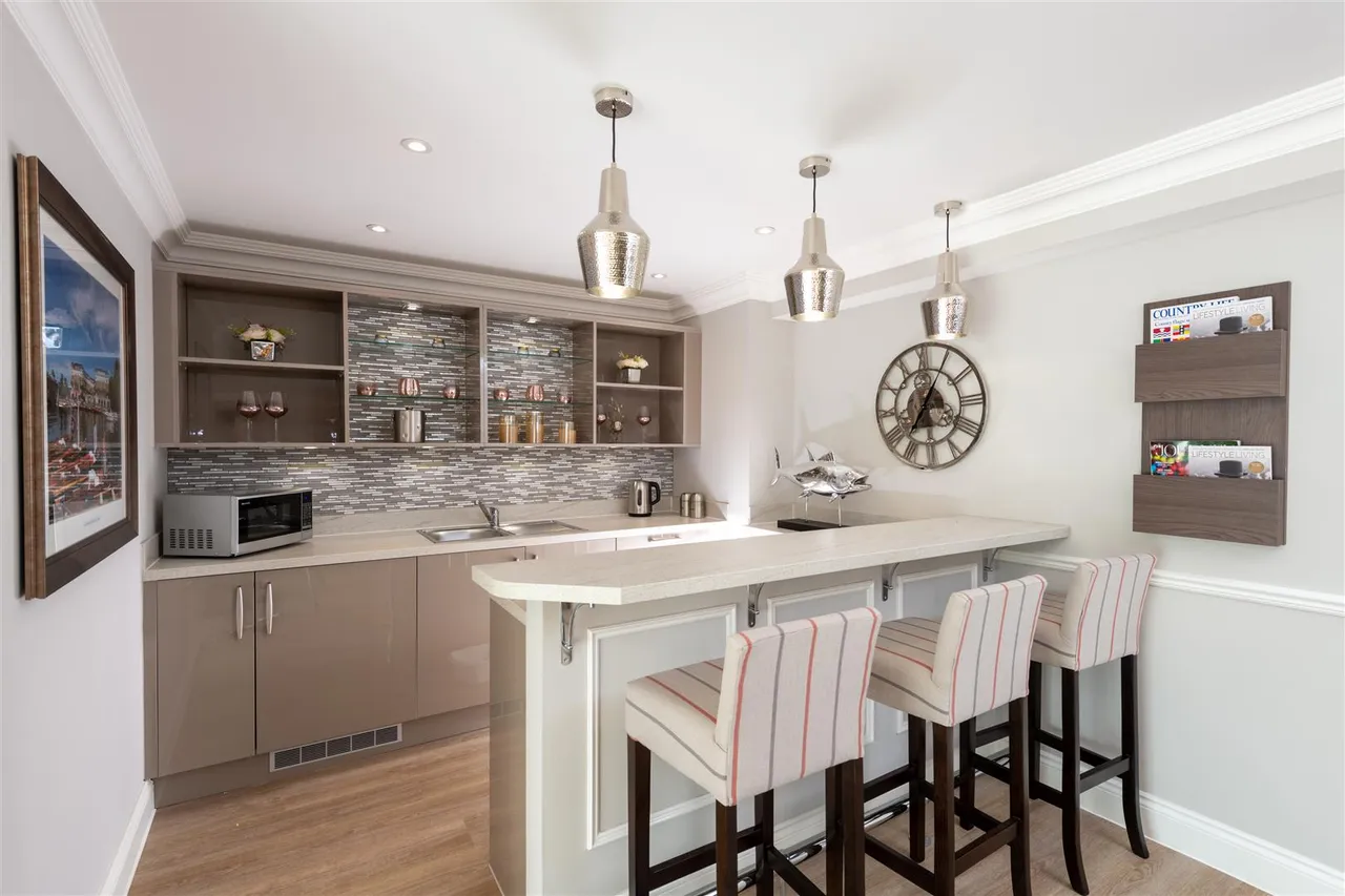 Thorpe Road, Staines-Upon-Thames, TW18, photo 6
