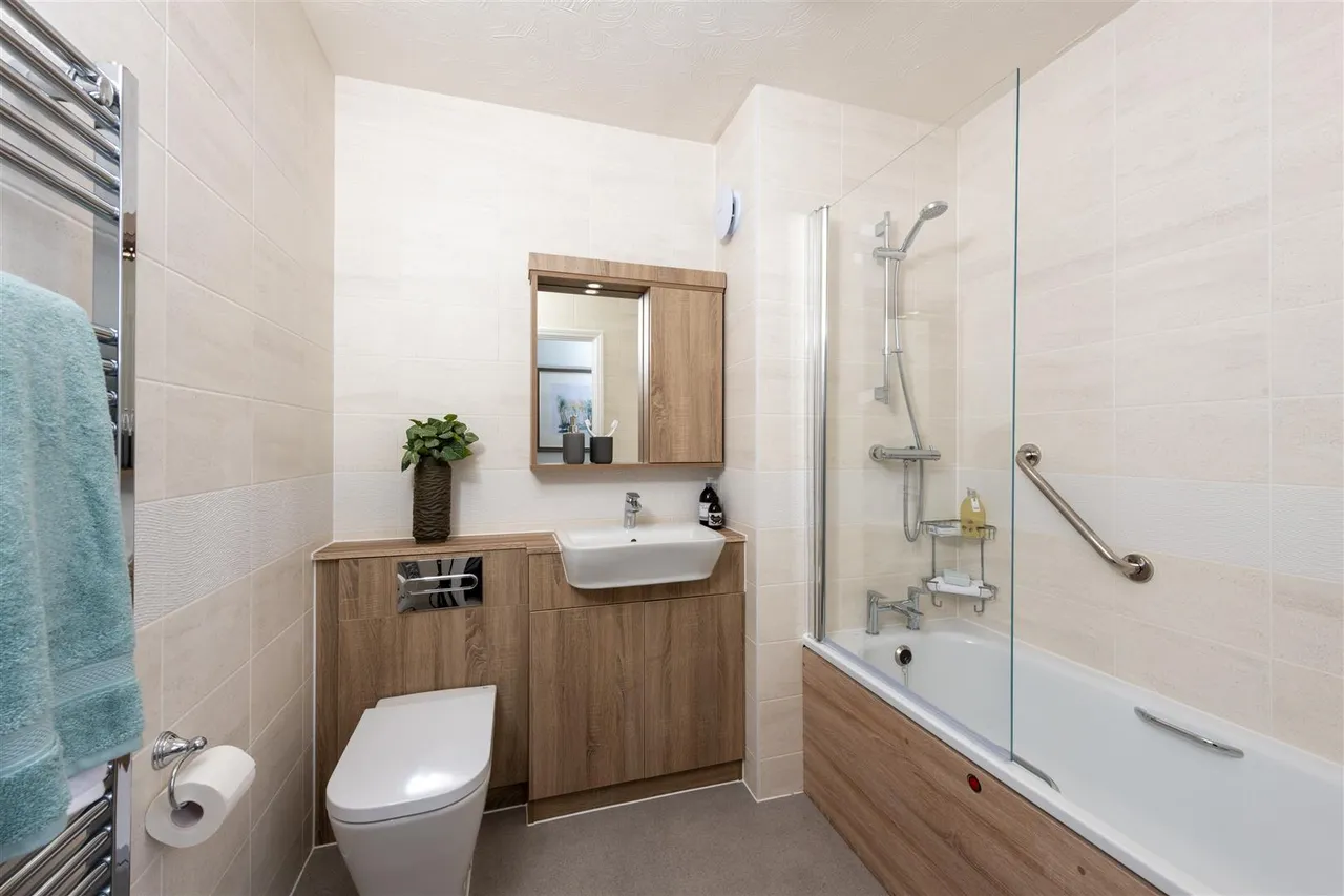 Thorpe Road, Staines-Upon-Thames, TW18, photo 4