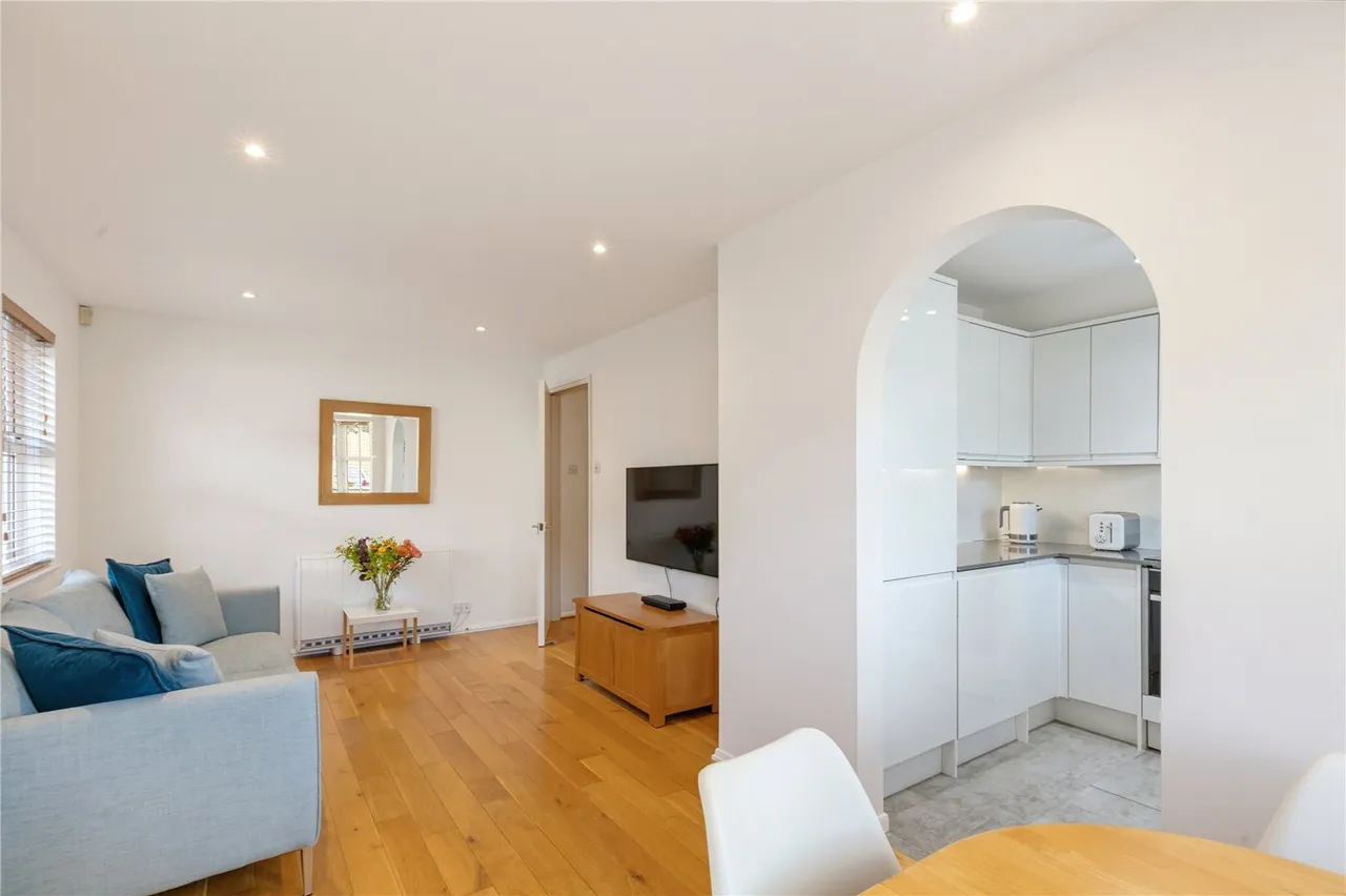Shire Place, London, SW18, photo 2