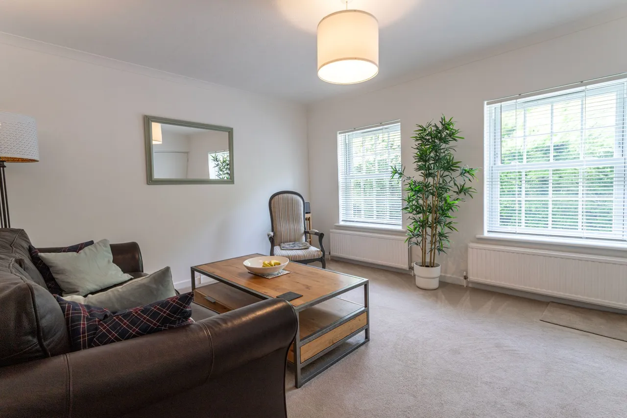 Oaklands, Hartley Wintney, Hook, RG27 8TX, photo 3