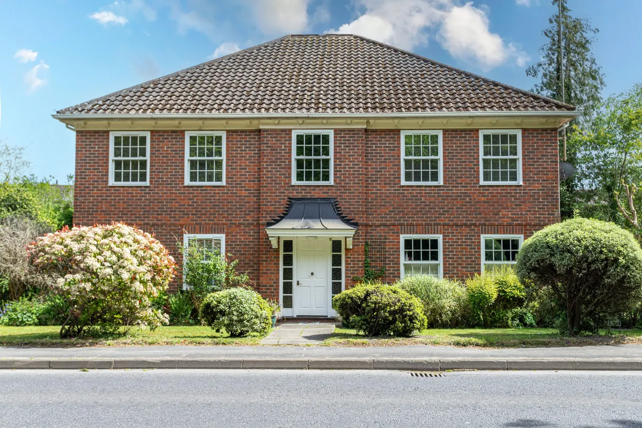 2 bed flat for sale — Oaklands, Hartley Wintney, Hook, RG27 8TX