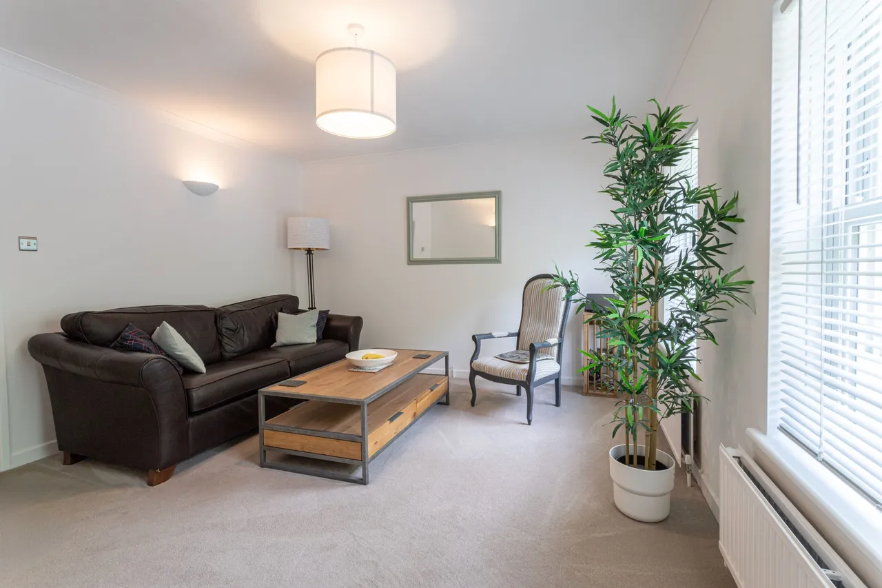 Oaklands, Hartley Wintney, Hook, RG27 8TX, photo 2