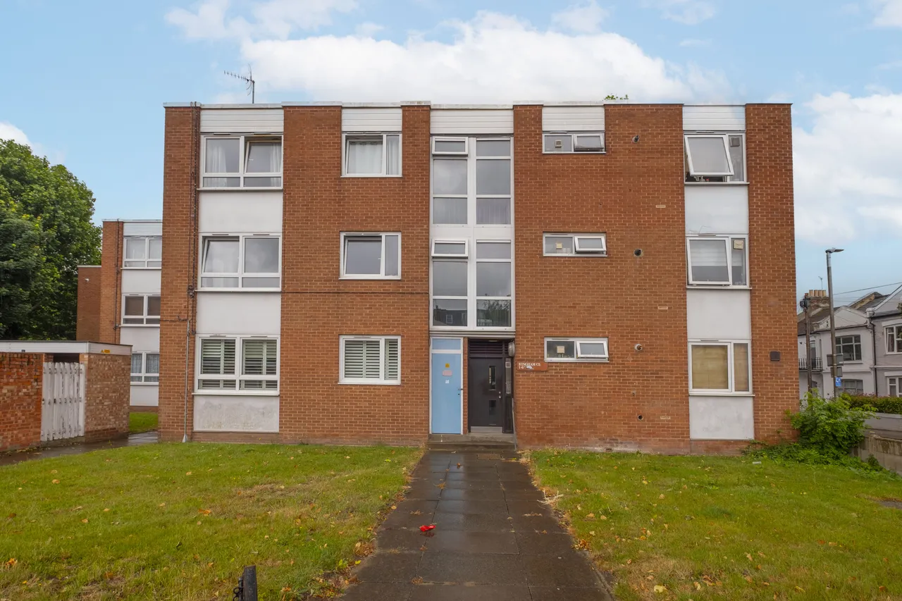 Kingham Close, London, SW18, photo 2