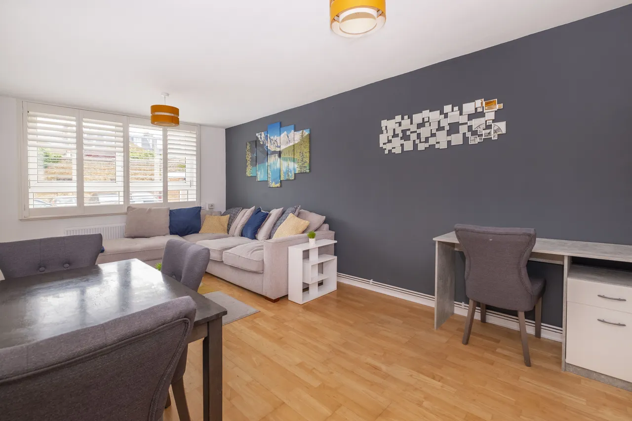1 bed flat for sale — Kingham Close, London, SW18