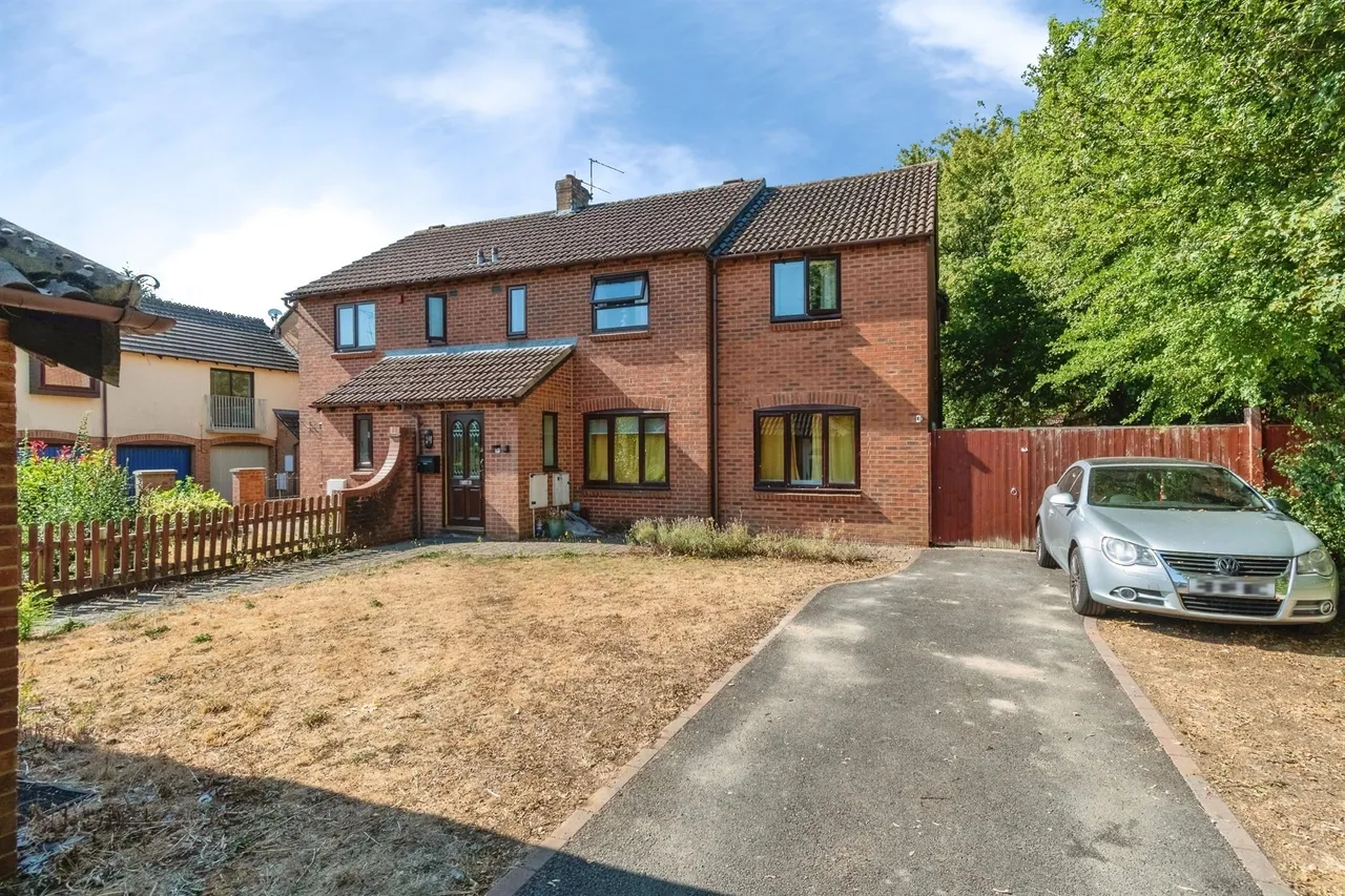 Hollybush Close, Chippenham, SN14, photo 19