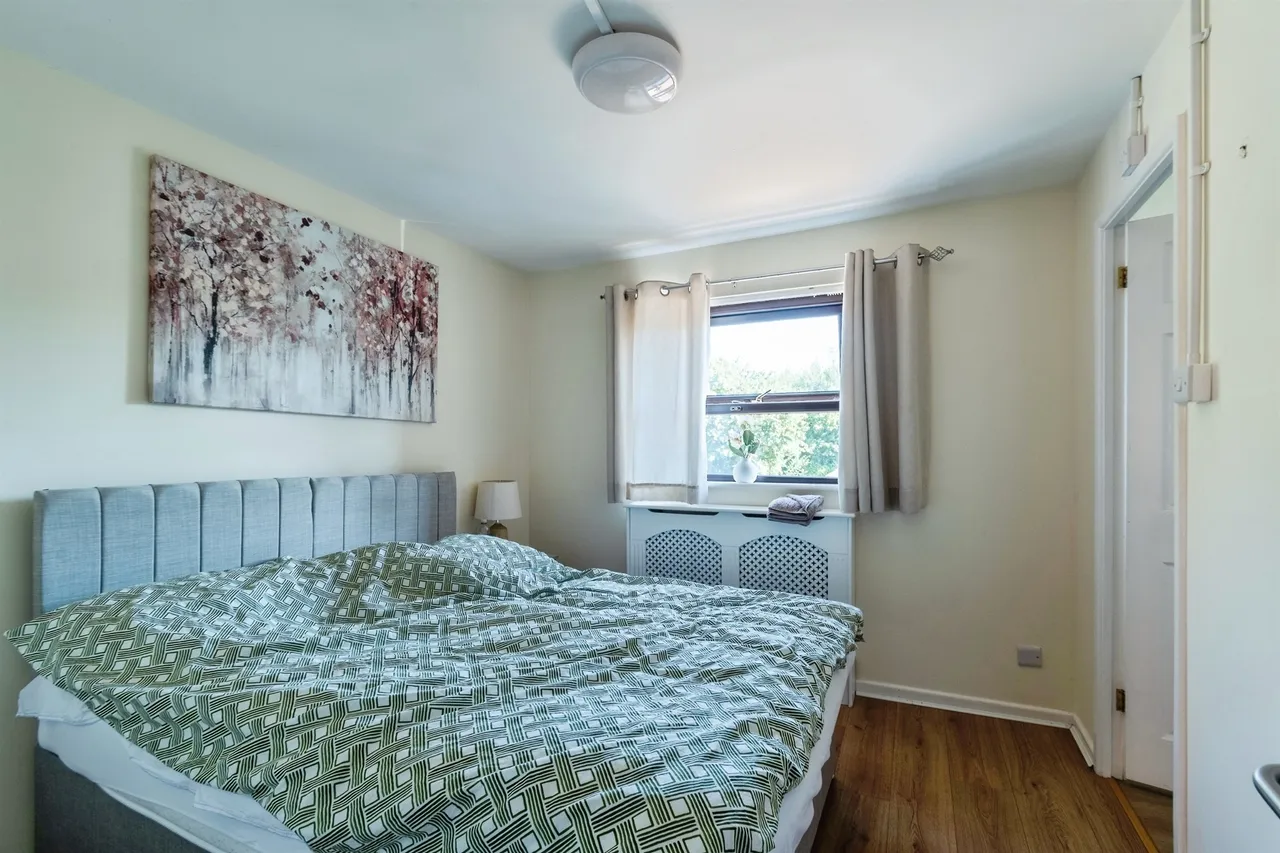 Hollybush Close, Chippenham, SN14, photo 9