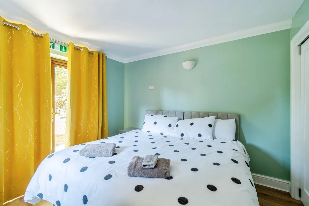 Hollybush Close, Chippenham, SN14, photo 8