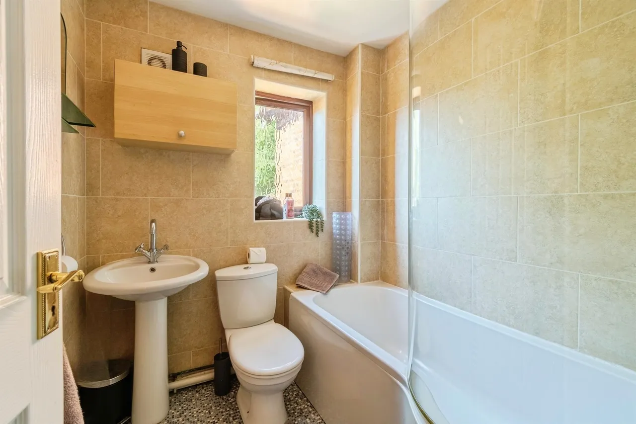 Hollybush Close, Chippenham, SN14, photo 14
