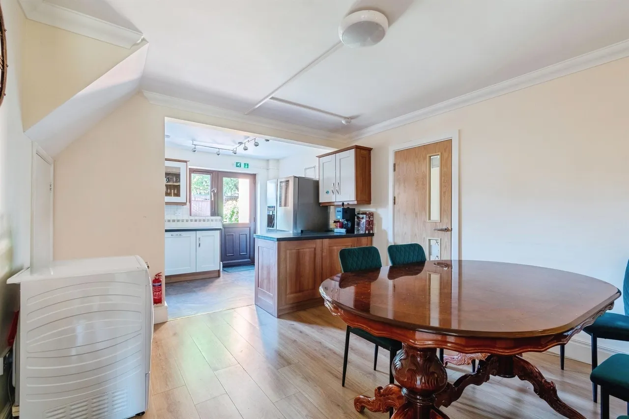 Hollybush Close, Chippenham, SN14, photo 5