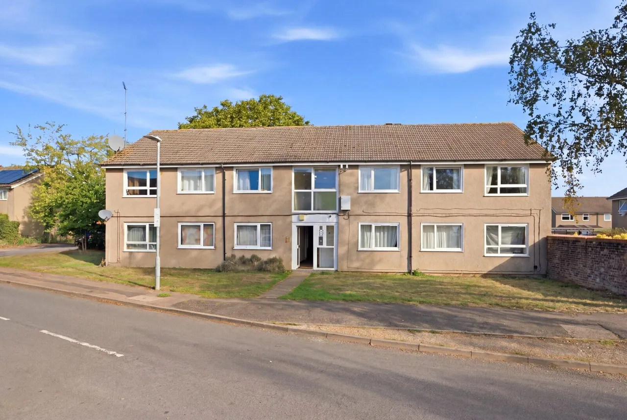2 bed flat for sale, Beech Crescent, Wheathampstead, AL4