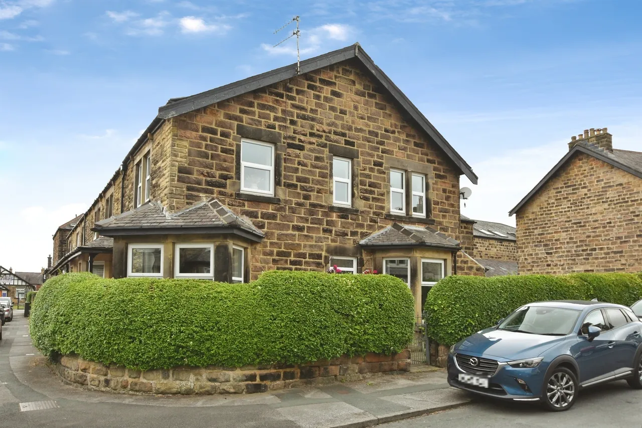3 bed house for sale — Grange Avenue, Harrogate