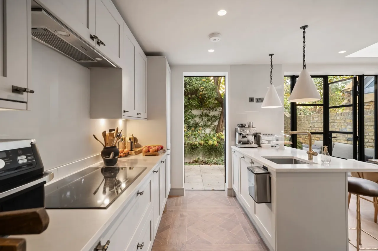 3 bed flat for sale, Fulham Park Gardens, Parsons Green, SW6