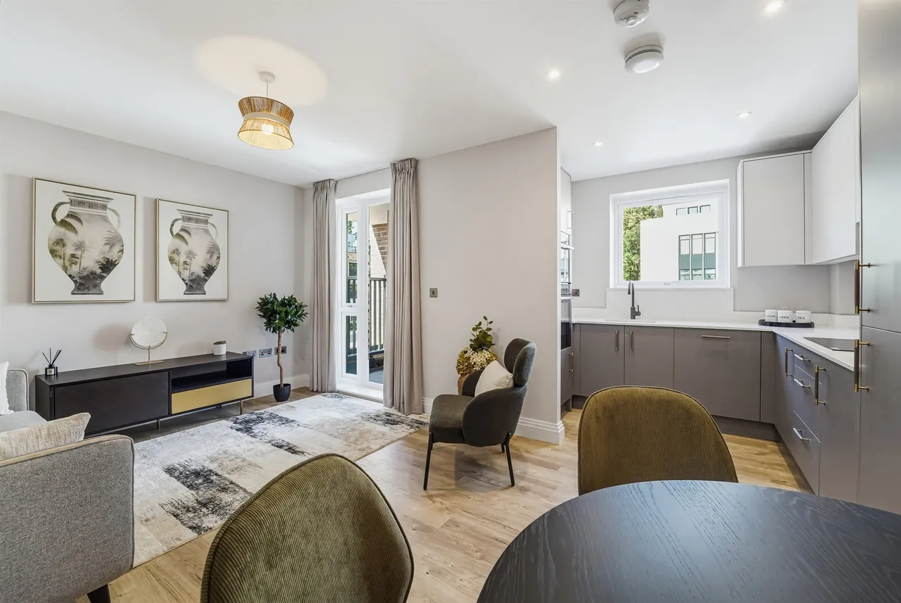 1 bed flat for sale — Willowside House, Oaklands Park, Esher