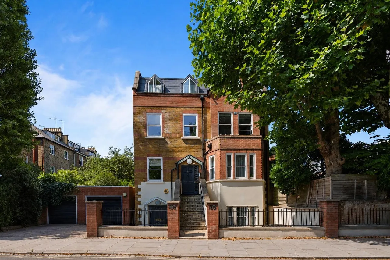 Fairhazel Gardens, London NW6 3QJ, photo 2