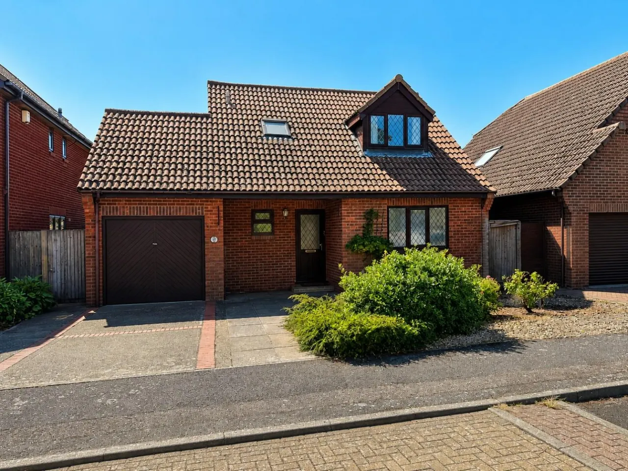 3 bed house for sale — Saxon Close, Hythe