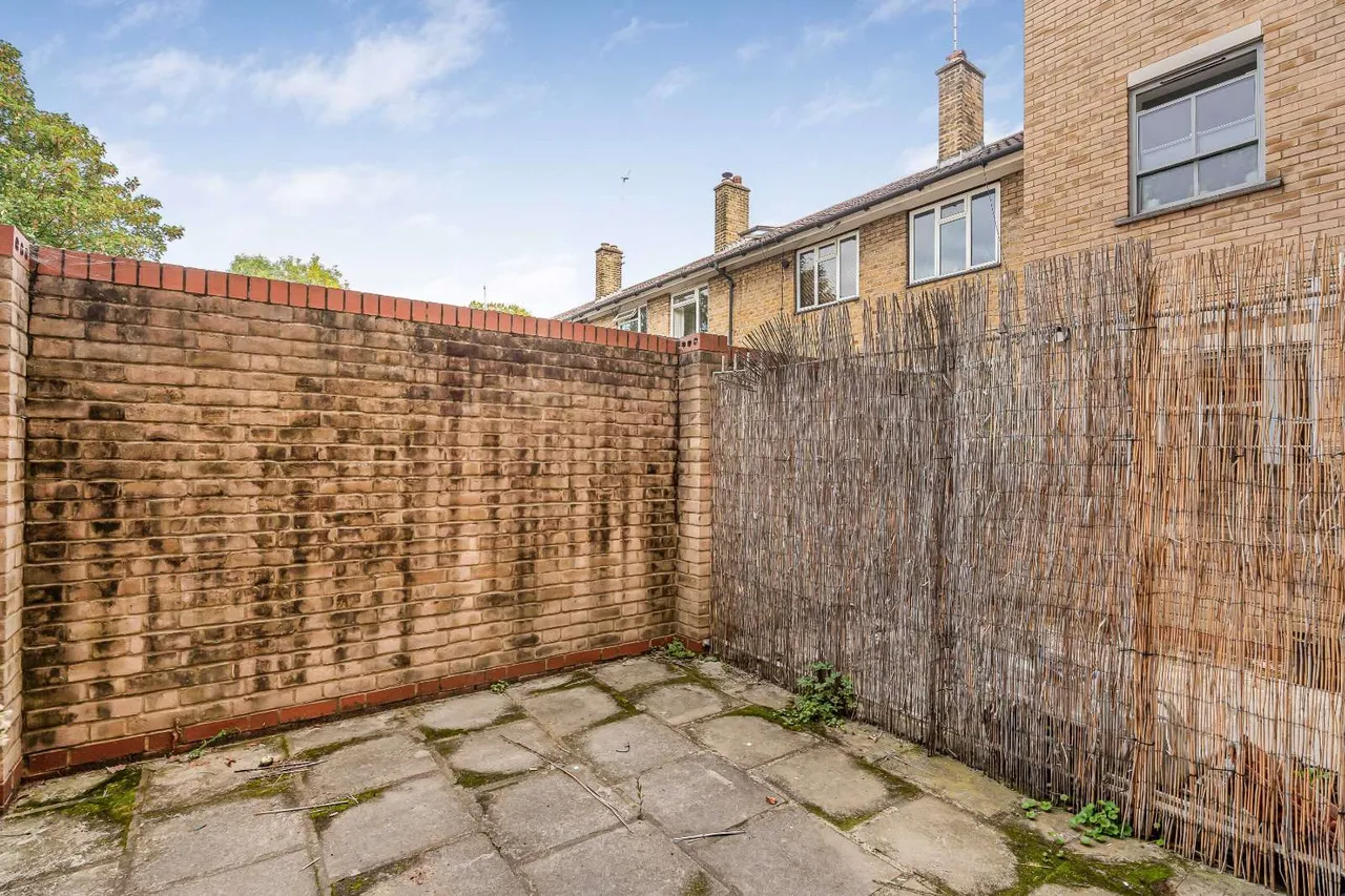 Sandringham Road, London, E8, photo 17