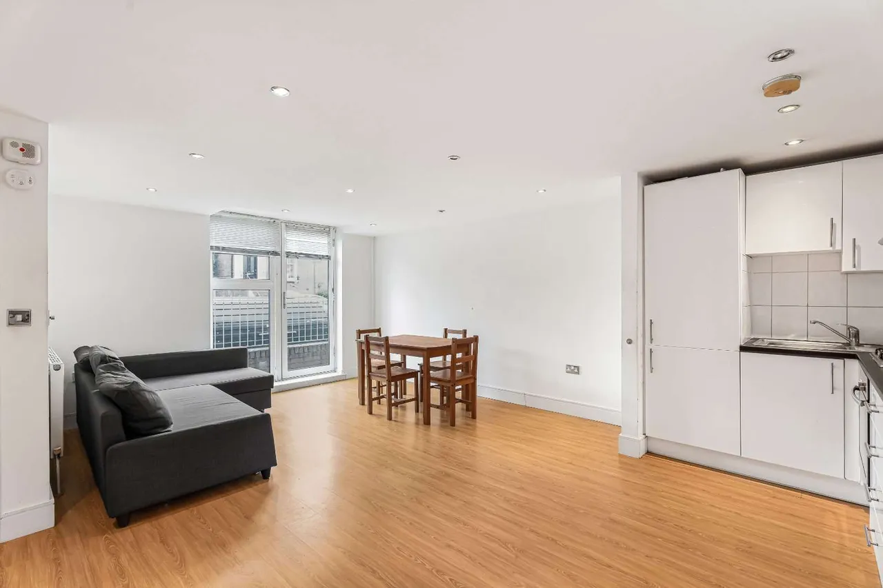 Sandringham Road, London, E8, photo 2