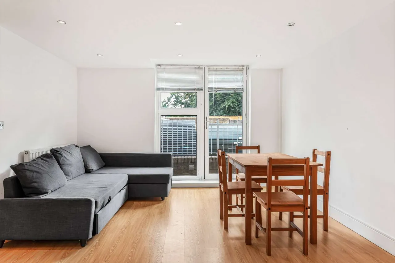 Sandringham Road, London, E8, photo 4