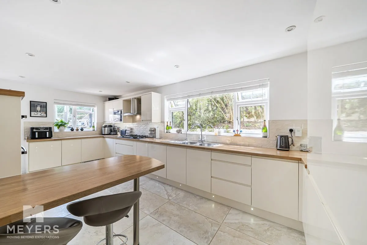 Wyatts Lane, Corfe Mullen, BH21, photo 2